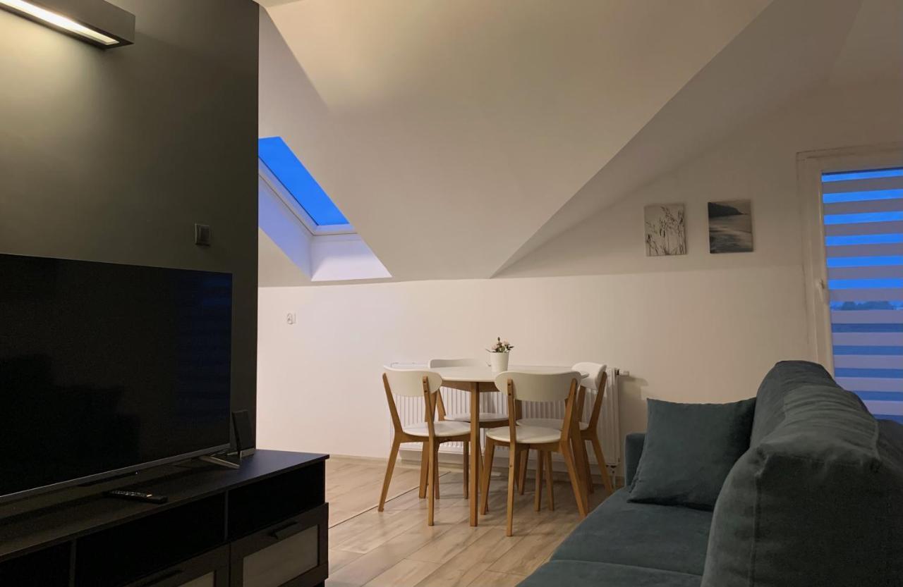 Apartament Pod Gwiazdami Apartment Ostrow Wielkopolski Ngoại thất bức ảnh